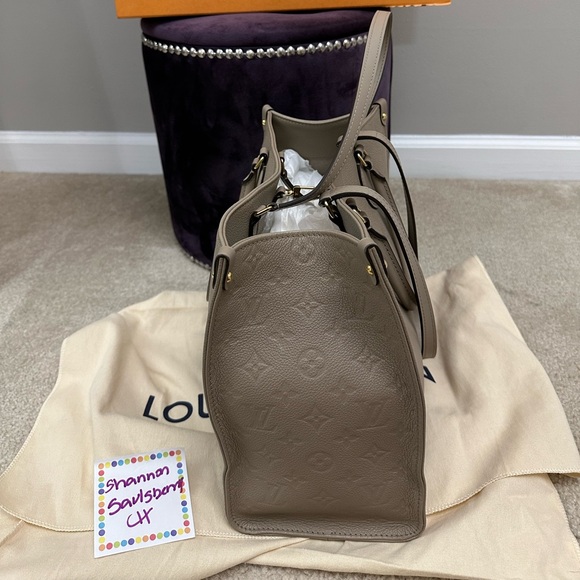 ⭐️Like New ⭐️ Louis Vuitton OnTheGo MM - Picture 2 of 16